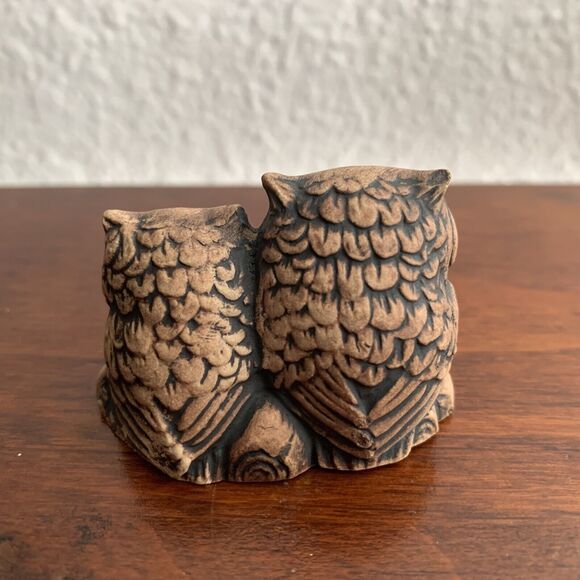 Vintage Pair Of Hoot Owls Sitting On A Log Tan Ceramic Mini Figure 70s Fall - Picture 3 of 6